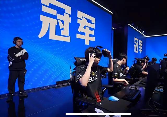 PINNACLE相关图片